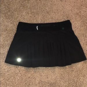 black lululemon skirt
